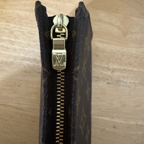 Louis Vuitton Monogram Clutch - Picture 8 of 14